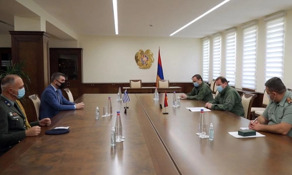 Συνάντηση Ελληνικής αντιπροσωπείας με τον Αρμένιο Υπουργό Άμυνας